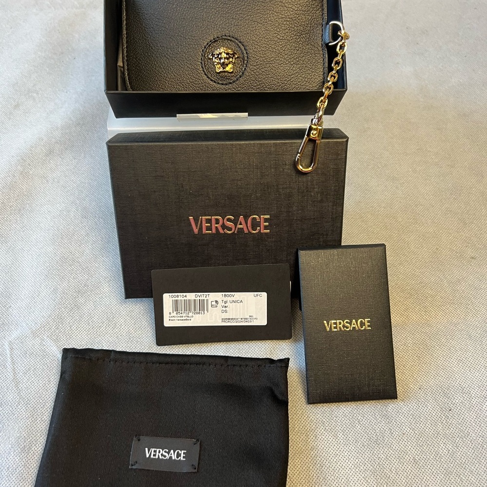 VERSACE Card Wallet Keychain NWT Full Inclusion Brand New